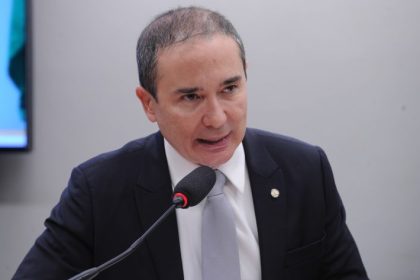 Projeto proíbe anúncios em streaming em planos sem publicidade e exige aviso prévio ao consumidor