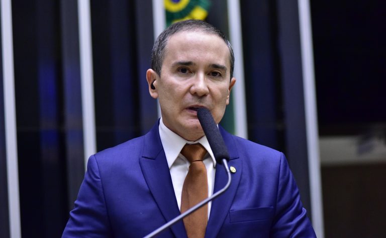 Câmara aprova incentivos de crédito para estimular contratação de pessoas com deficiência