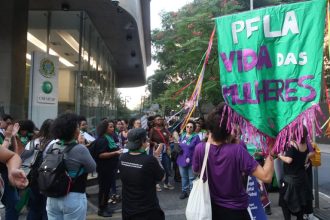 Projeto torna crime induzir suicídio de mulheres em violência doméstica e amplia penas na legislação