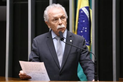 Projeto de Lei 1465/26 propõe reduzir plásticos descartáveis em órgãos públicos e escolas com metas progressivas