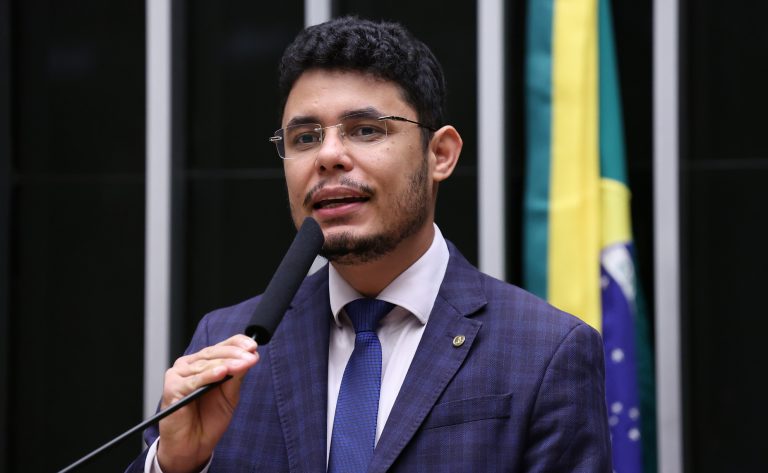 Projeto de Lei 2765/26 propõe inclusão digital e produtiva para quilombolas em programas federais