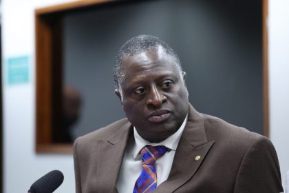 Projeto de lei estabelece regras para Caderneta de Saúde da Gestante e do Bebê no SUS e restringe conteúdos
