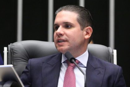 Hugo Motta conclama deputados a preservar o equilíbrio entre os Poderes e produzir resultados concretos