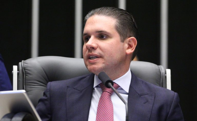 Hugo Motta conclama deputados a preservar o equilíbrio entre os Poderes e produzir resultados concretos