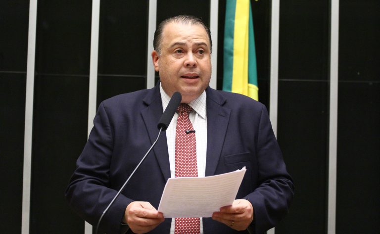 Câmara aprova regra para uniformes das seleções brasileiras usarem apenas as cores da bandeira