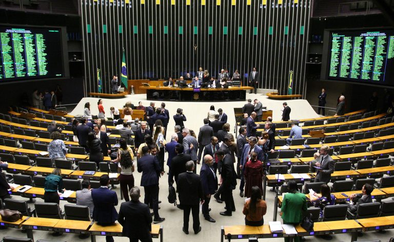 Câmara aprova aumento do limite do MEI e remissão de dívidas para quase 3 milhões de empreendedores