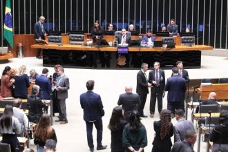 Câmara dos Deputados aprova campanha permanente sobre manobras de desobstrução das vias aéreas e encaminha projeto à sanção presidencial