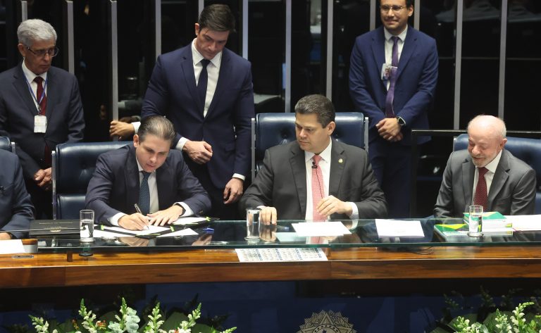 Congresso promulga aposentadoria para agentes comunitários de saúde com regras de idade e transição