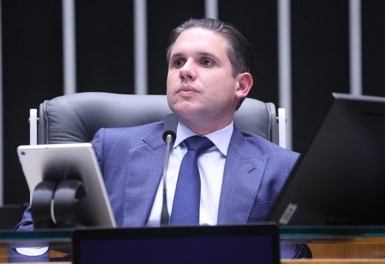Câmara aprova reajuste do limite de enquadramento do microempreendedor individual e encaminha PLP 186/26 ao Senado