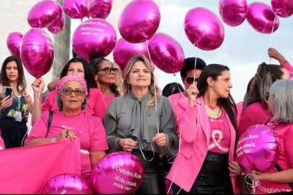 Deputada Flávia Morais destaca avanços e desafios no enfrentamento do câncer de mama e na prevenção