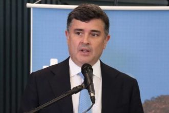 Projeto de lei autoriza conselhos regionais de medicina a punir empresas por atraso no pagamento de médicos