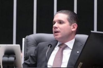 Câmara aprova MP 1370/26 e condiciona registro profissional de médicos ao Enamed